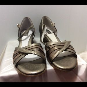 Beautifeel Size 6.5 M, Metallic Sandals